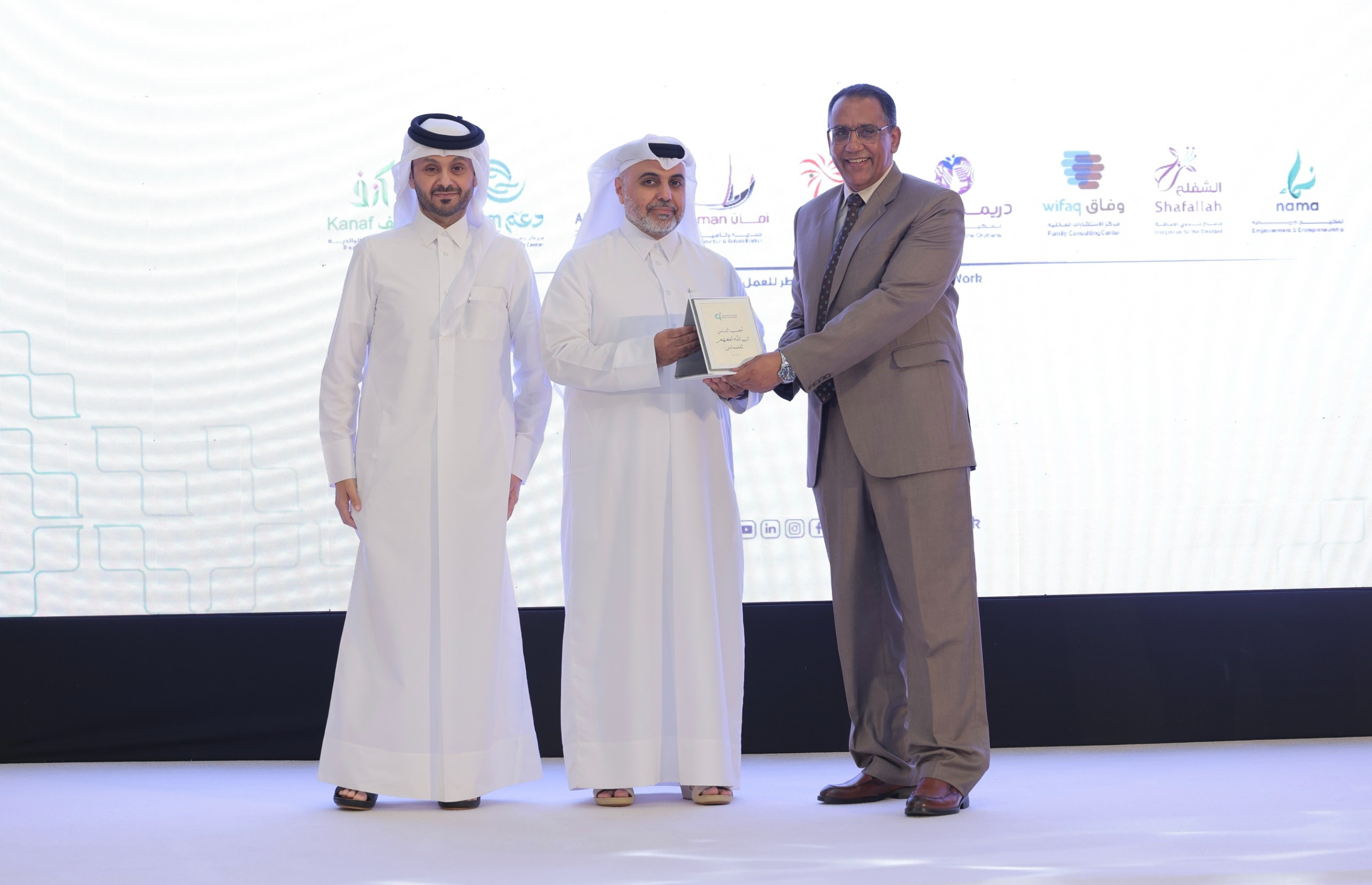 المؤسسة القطرية للعمل الاجتماعي تكرّم موظفيها وموظفي المراكز التابعة لها لمساهماتهم الإنسانية في مقر سكن ضيوف قطر من الأشقاء الفلسطينيين القادمين من غزة